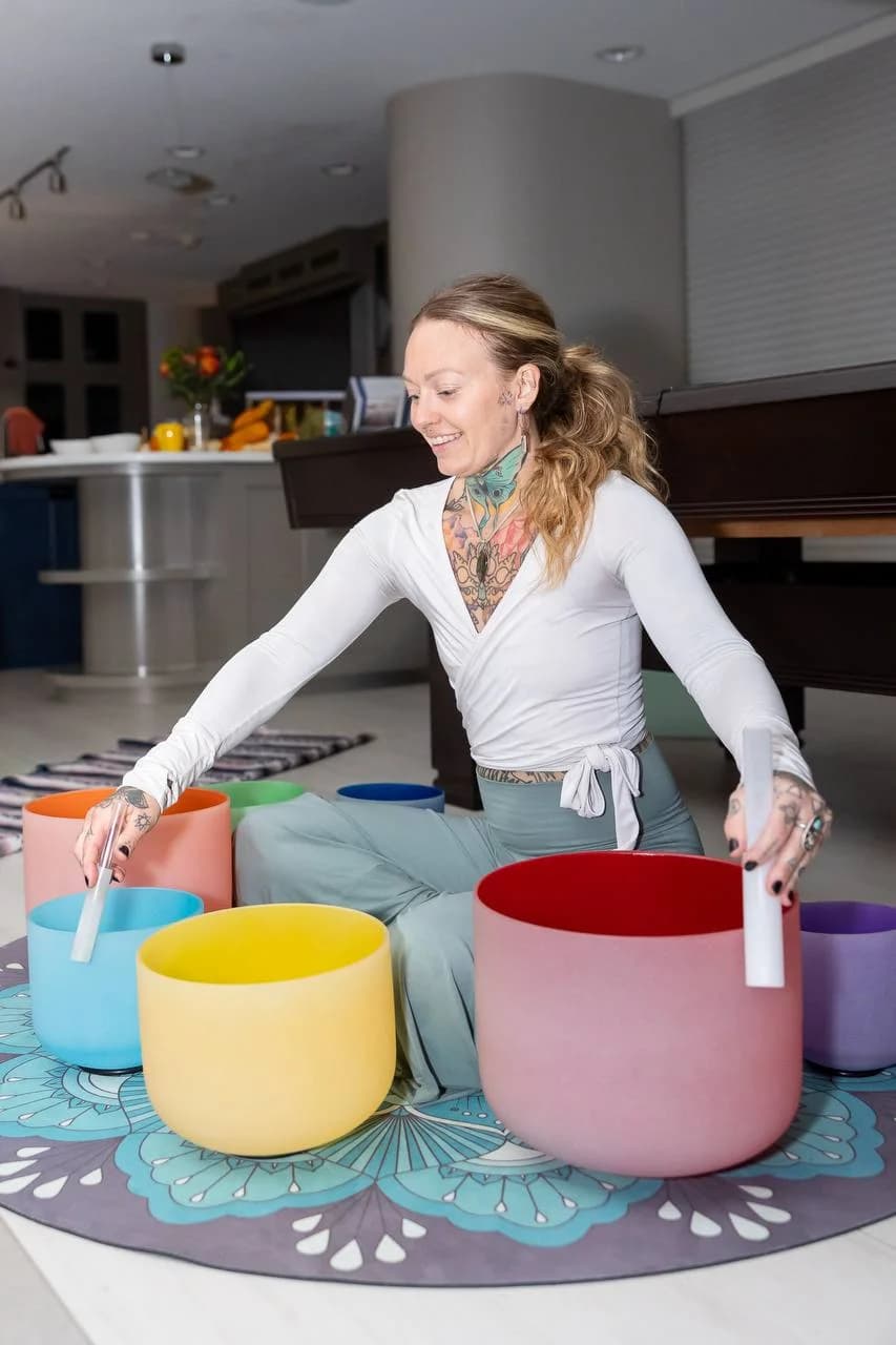Amanda with her sound healing bowls